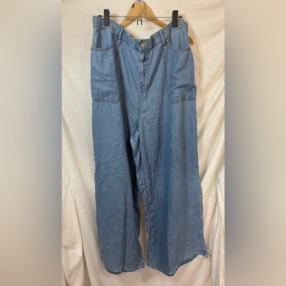 Torrid Light Wash Denim Stretch Waist Pant